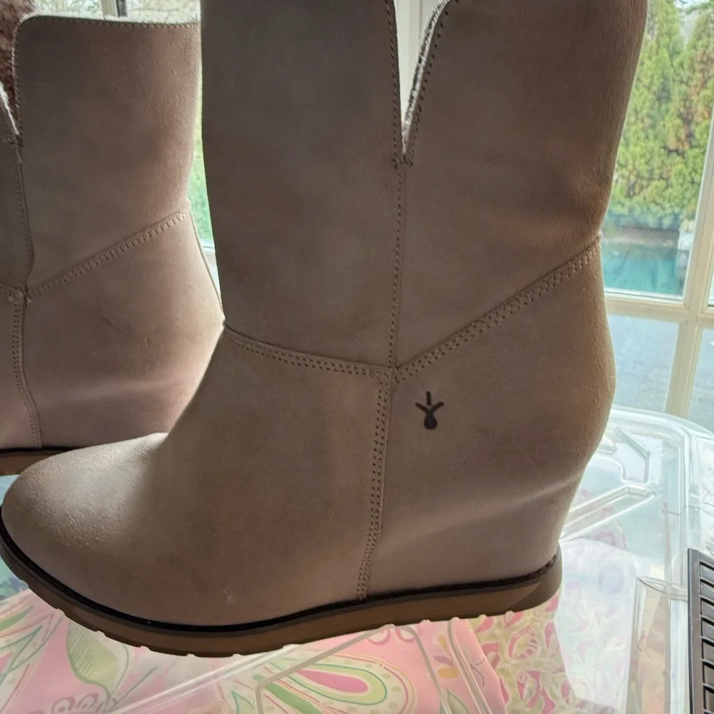 Emu Australia (Ugg) Emerald Tan Suede Wedge Merino Wool Lined Ankle Boots 9